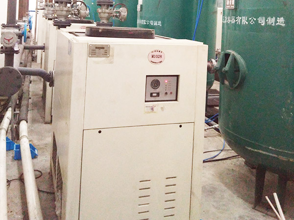 睿者機(jī)械分享有關(guān)無(wú)油空壓機(jī)螺桿式保養(yǎng)！